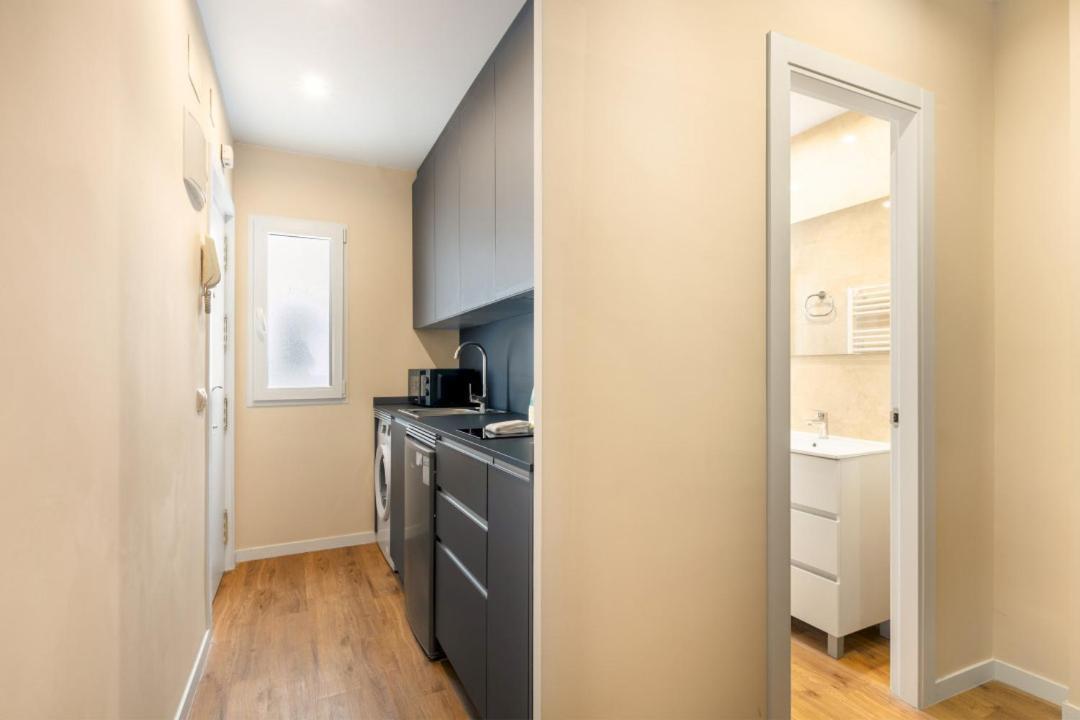 1 Bedroom 1 Bathroom Furnished - Chueca - Modern Functional - Mintystay Madrid Exterior photo