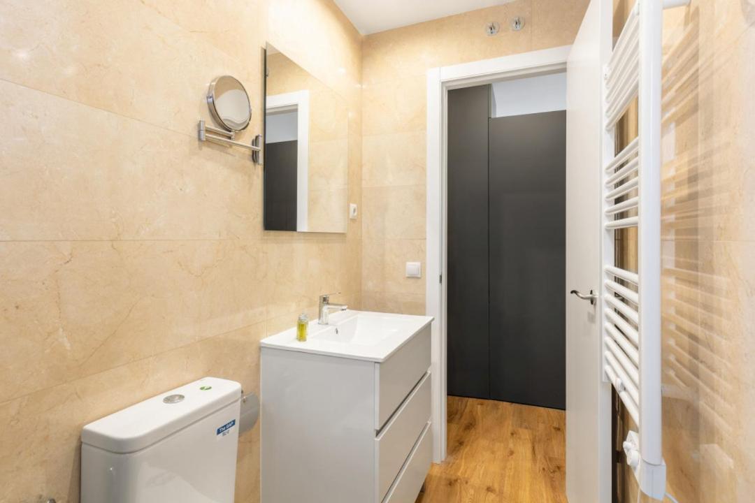 1 Bedroom 1 Bathroom Furnished - Chueca - Modern Functional - Mintystay Madrid Exterior photo